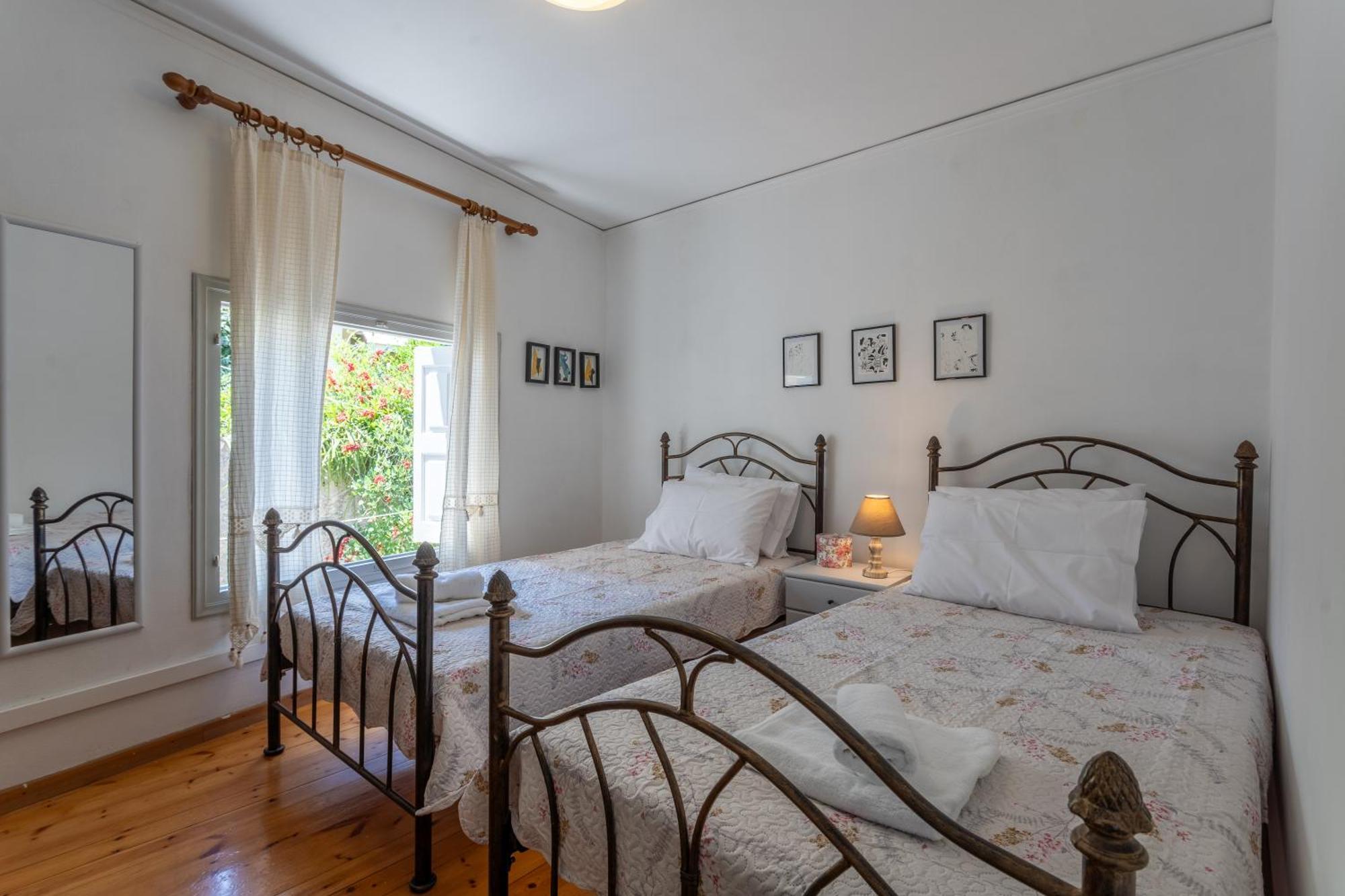 Spacious Home With Yard, Mytilene Lesvos Exterior photo